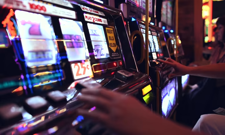 ポーカーアプリ With Easy Interface